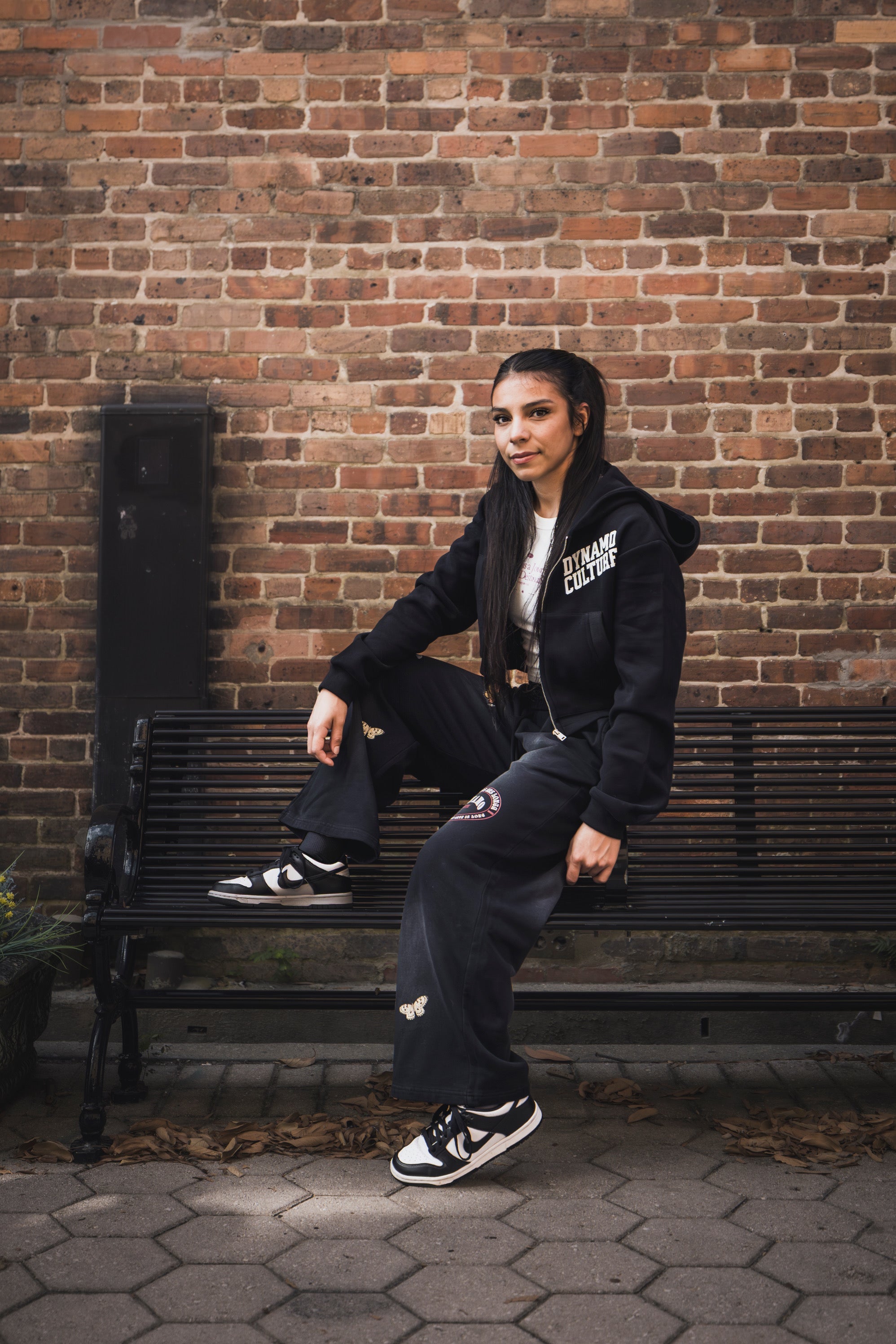 WOMEN CROPPED HOODIE AND SWEATPANTS